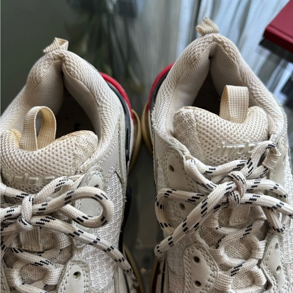 Balenciaga Women's Cream Sneakers - Picture 2 of 5